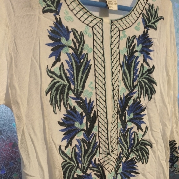 Embroidered Green,  White and Blue Women's Top - Picture 6 of 12